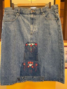 Everlane Upcycled Organic Cotton Midi Skirt